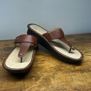Alegria Womens CAR-7407 Brown Leather Platform Flip Flops  EUR  41